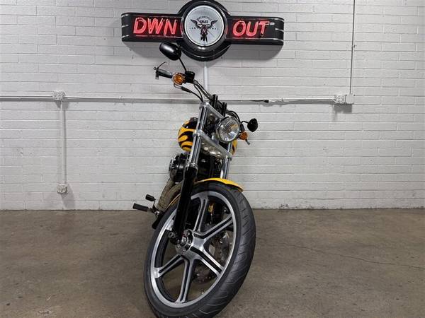 2011 Harley-Davidson, dovoz USA — foto 3 z 11
