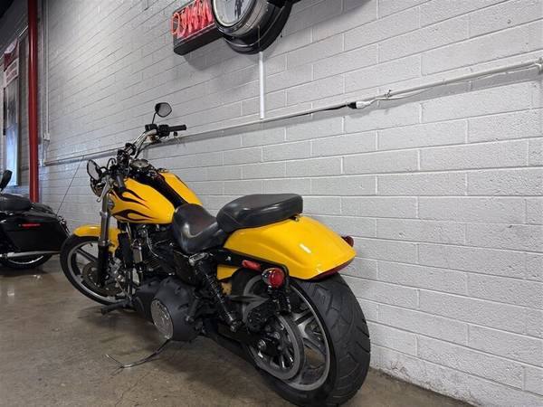2011 Harley-Davidson, dovoz USA — foto 9 z 11