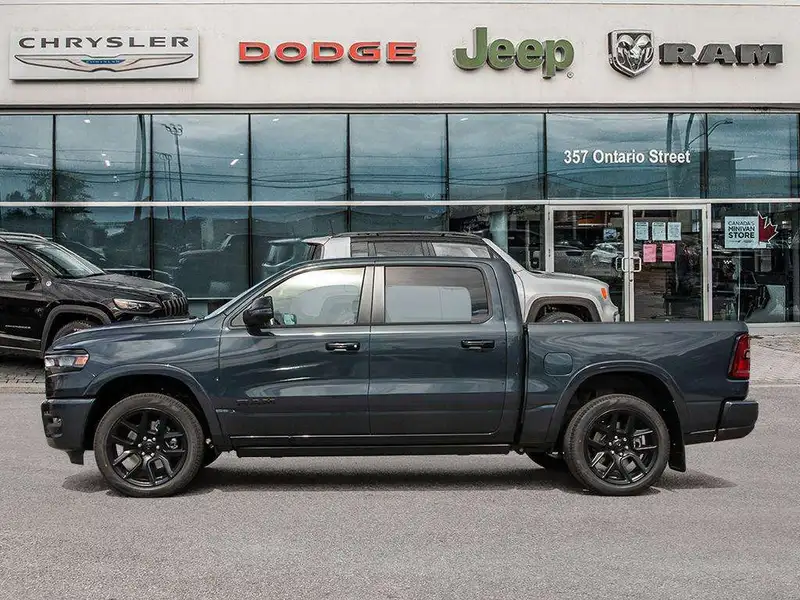 2026 RAM 1500 Laramie, modrá, dovoz Kanada — foto 10 z 12