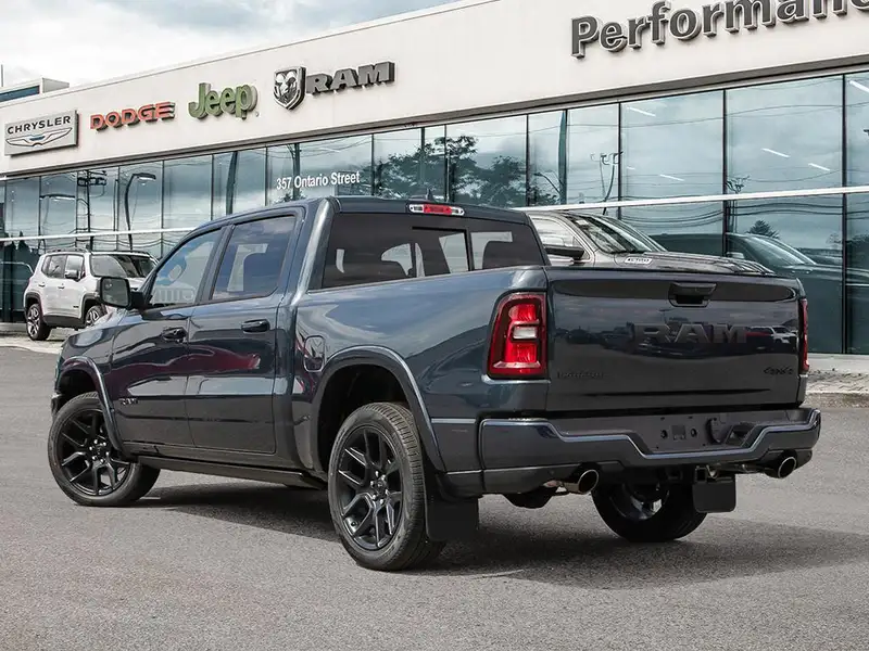 2026 RAM 1500 Laramie, modrá, dovoz Kanada — foto 4 z 12