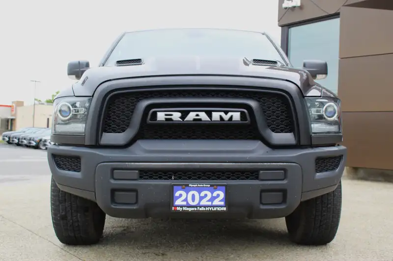 2022 RAM 1500 Warlock, šedá, 101 350 km, dovoz Kanada — foto 2 z 12