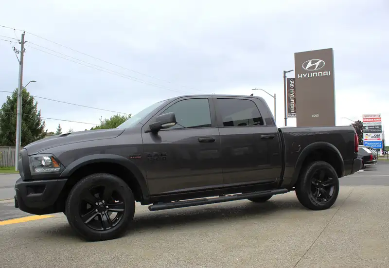 2022 RAM 1500 Warlock, šedá, 101 350 km, dovoz Kanada — foto 3 z 12