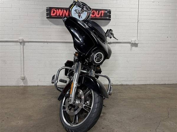 2015 Harley-Davidson, dovoz USA — foto 3 z 11