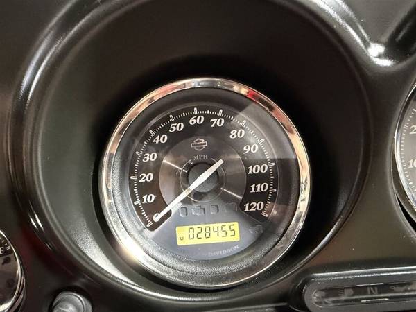 2011 Harley-Davidson, dovoz USA — foto 11 z 11
