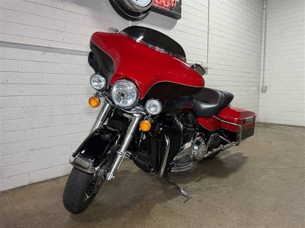 2011 Harley-Davidson, dovoz USA — foto 3 z 11