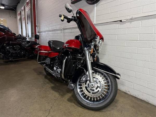 2011 Harley-Davidson, dovoz USA — foto 5 z 11