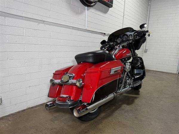2011 Harley-Davidson, dovoz USA — foto 6 z 11