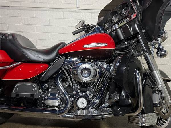 2011 Harley-Davidson, dovoz USA — foto 7 z 11