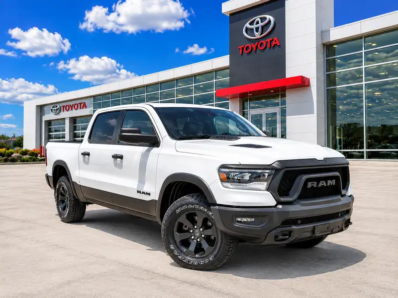 2023 RAM 1500, bílá, 114 238 km, dovoz Kanada — foto 2 z 12