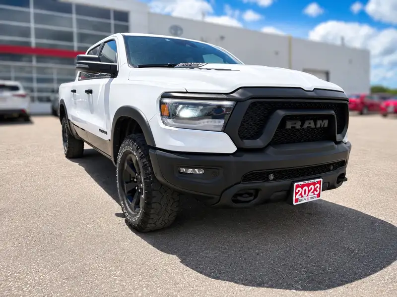 2023 RAM 1500, bílá, 114 238 km, dovoz Kanada — foto 5 z 12