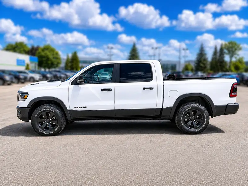 2023 RAM 1500, bílá, 114 238 km, dovoz Kanada — foto 7 z 12