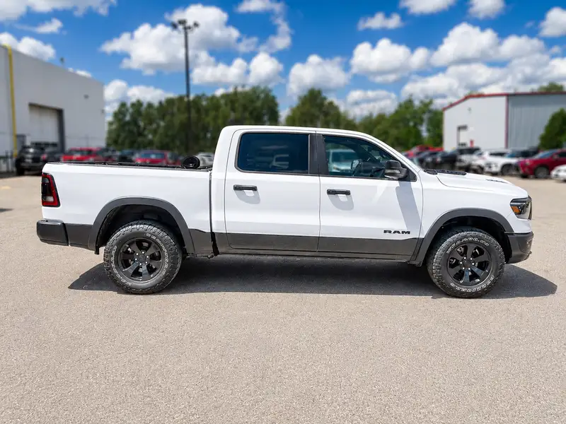 2023 RAM 1500, bílá, 114 238 km, dovoz Kanada — foto 9 z 12
