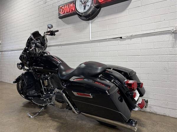 2014 Harley-Davidson, dovoz USA — foto 9 z 11