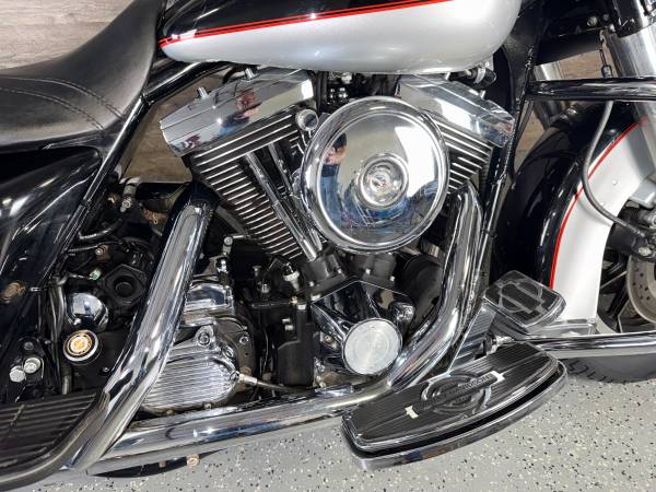 1998 Harley-Davidson, dovoz USA — foto 9 z 12