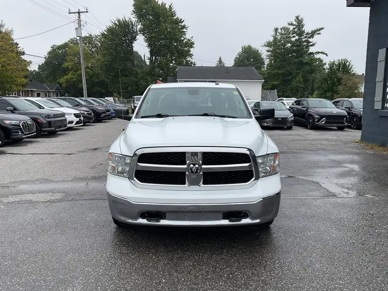 2023 RAM 1500 SLT, bílá, 81 807 km, dovoz Kanada — foto 2 z 12