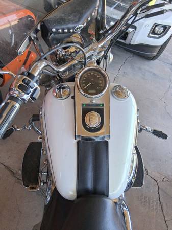 2008 Harley-Davidson, dovoz USA — foto 5 z 6