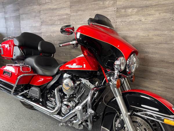 2010 Harley-Davidson, dovoz USA — foto 3 z 12