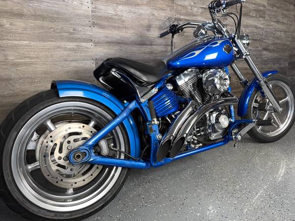 2008 Harley-Davidson, dovoz USA — foto 4 z 12