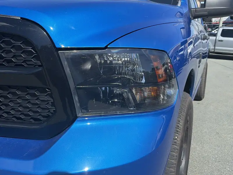 2022 RAM 1500 Express, modrá, 70 566 km, dovoz Kanada — foto 3 z 12