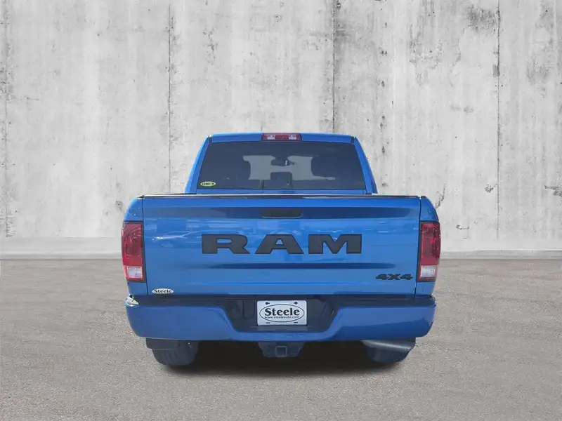 2022 RAM 1500 Express, modrá, 70 566 km, dovoz Kanada — foto 7 z 12