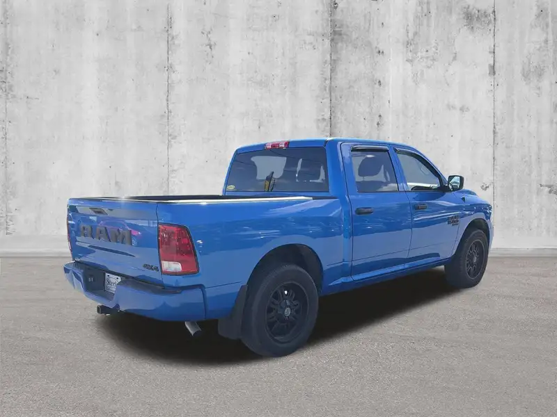2022 RAM 1500 Express, modrá, 70 566 km, dovoz Kanada — foto 9 z 12