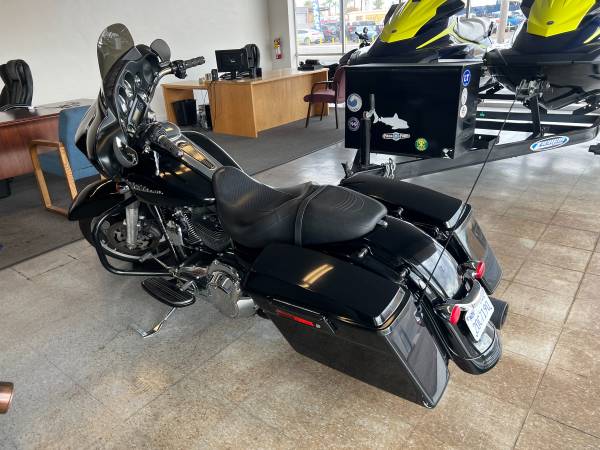 2010 Harley-Davidson, dovoz USA — foto 2 z 11