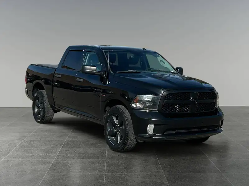 2017 RAM 1500 Express, černá, 169 044 km, dovoz Kanada — foto 7 z 12