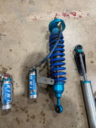Toyota 200 series Landcruiser King 2.5 Remote Reservoir Shocks w/ Adjusters - To, dovoz USA — foto 3 z 5