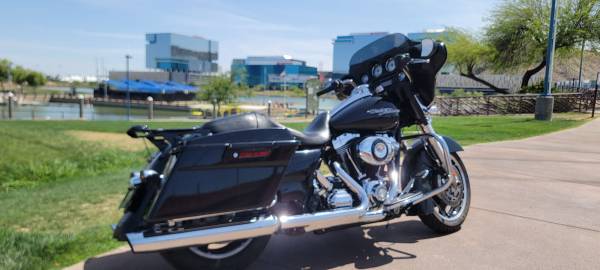 2011 Harley-Davidson, dovoz USA — foto 10 z 12