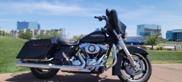 2011 Harley-Davidson, dovoz USA — foto 11 z 12