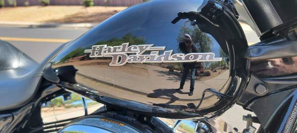 2011 Harley-Davidson, dovoz USA — foto 12 z 12