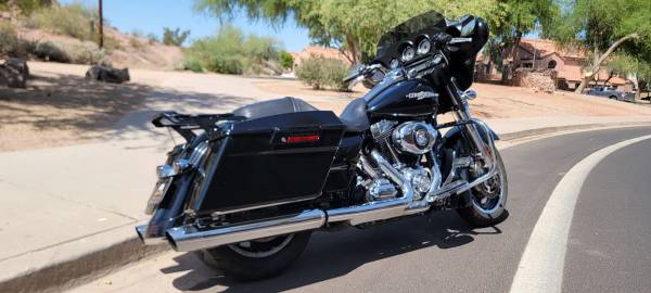 2011 Harley-Davidson, dovoz USA — foto 3 z 12