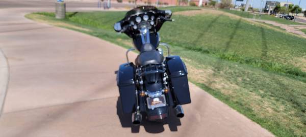 2011 Harley-Davidson, dovoz USA — foto 7 z 12
