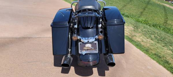 2011 Harley-Davidson, dovoz USA — foto 8 z 12