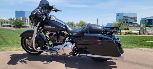 2011 Harley-Davidson, dovoz USA — foto 9 z 12