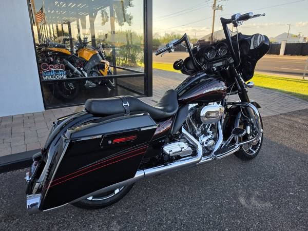 2011 Harley-Davidson, dovoz USA — foto 4 z 6