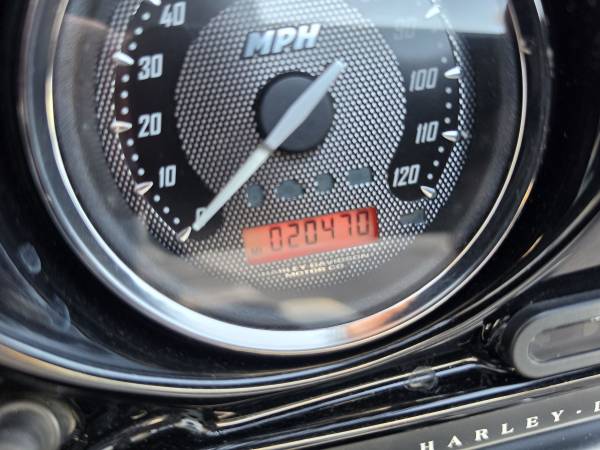 2011 Harley-Davidson, dovoz USA — foto 6 z 6