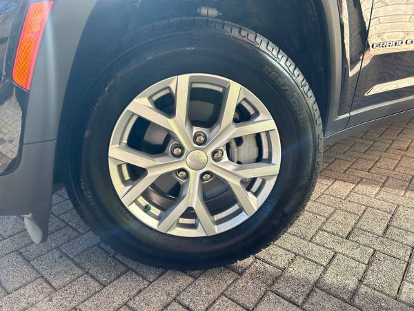 Jeep Cherokee OE 4 Rims & 4 Tires Like nový, dovoz USA — foto 3 z 4