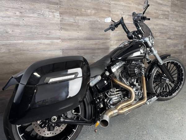 2017 Harley-Davidson, dovoz USA — foto 4 z 12