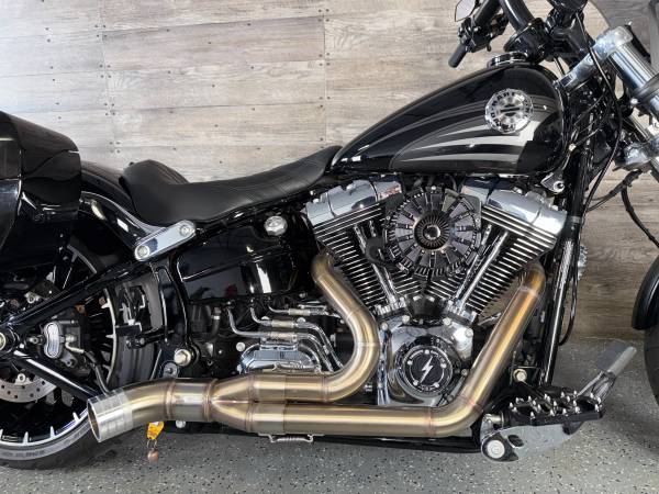 2017 Harley-Davidson, dovoz USA — foto 7 z 12