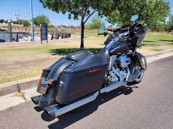 2013 Harley-Davidson, dovoz USA — foto 9 z 12