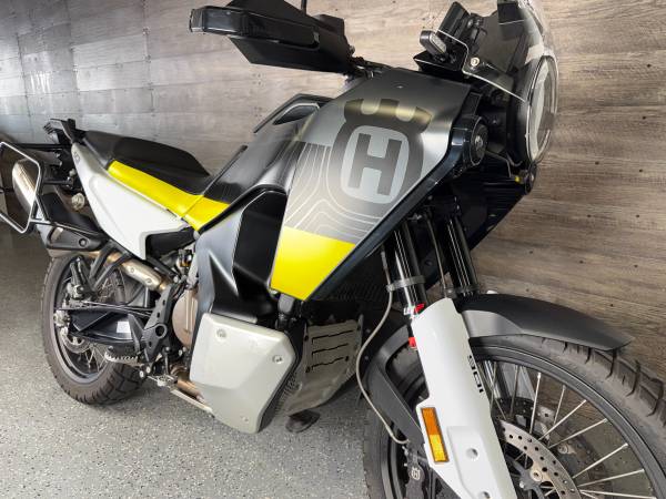 2023 BMW, dovoz USA — foto 3 z 12