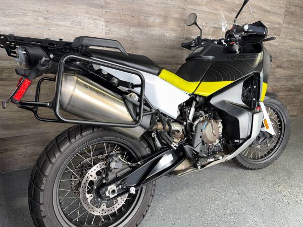 2023 BMW, dovoz USA — foto 4 z 12