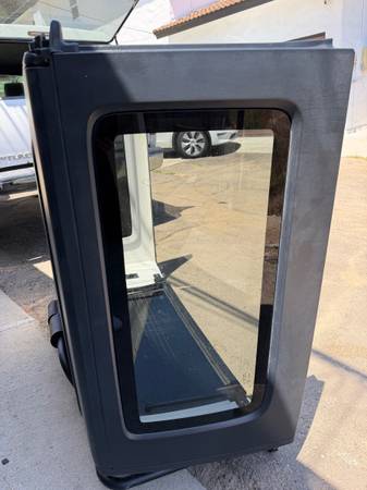 OEM Jeep Wrangler JK 2-Door Hard Top, dovoz USA — foto 4 z 6