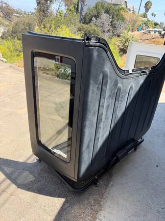 OEM Jeep Wrangler JK 2-Door Hard Top, dovoz USA — foto 5 z 6