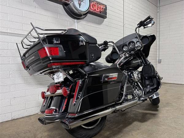 2012 Harley-Davidson, dovoz USA — foto 10 z 11