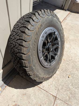 Ford Ranger Raptor OE Beadlock Wheels + BFG KO3 Tires, sada 5, dovoz USA — foto 3 z 12