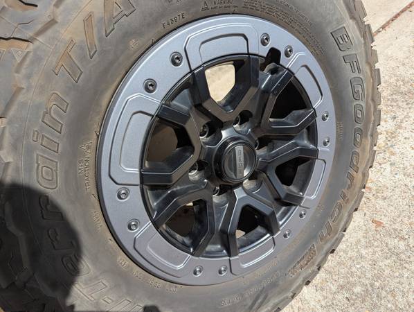Ford Ranger Raptor OE Beadlock Wheels + BFG KO3 Tires, sada 5, dovoz USA — foto 4 z 12