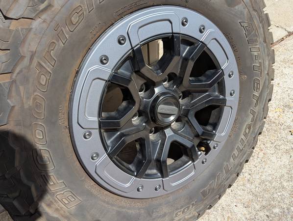 Ford Ranger Raptor OE Beadlock Wheels + BFG KO3 Tires, sada 5, dovoz USA — foto 6 z 12