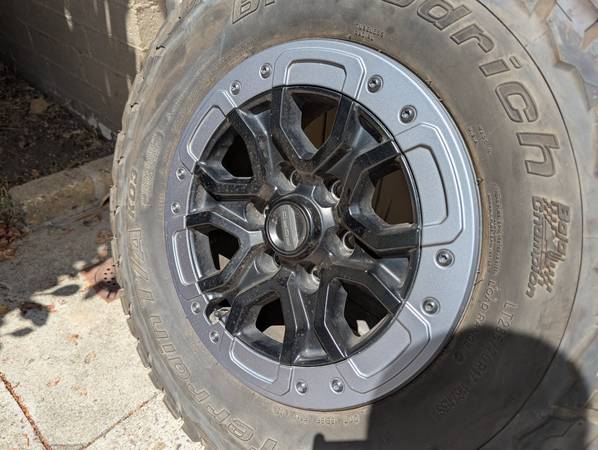 Ford Ranger Raptor OE Beadlock Wheels + BFG KO3 Tires, sada 5, dovoz USA — foto 8 z 12